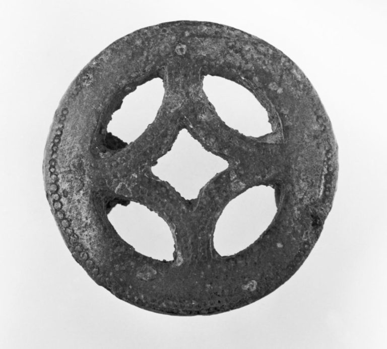 Bronze brooch found at Elgsnes © Norges arktiske universitetsmuseum