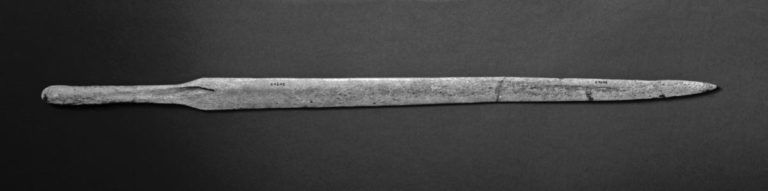 A weaving beater found in the field at Elgsnes © Bergens museum