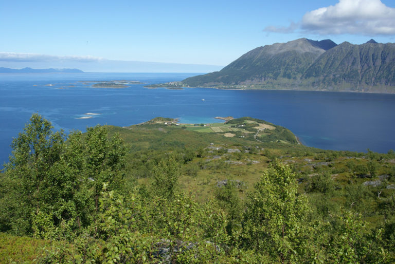 Overview of Elgsnes from the hills in the south © Tore Ruud / Elgsnes