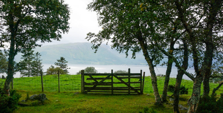 Picturesque gate at the Culture path Skallan - Rå, Kvæfjord © Knut Hansvold / NordNorsk Reiseliv