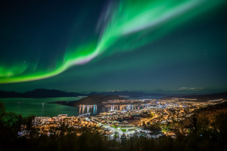 A band of Northern Lights over Harstad, viewed towards the southeast © Arne Widding