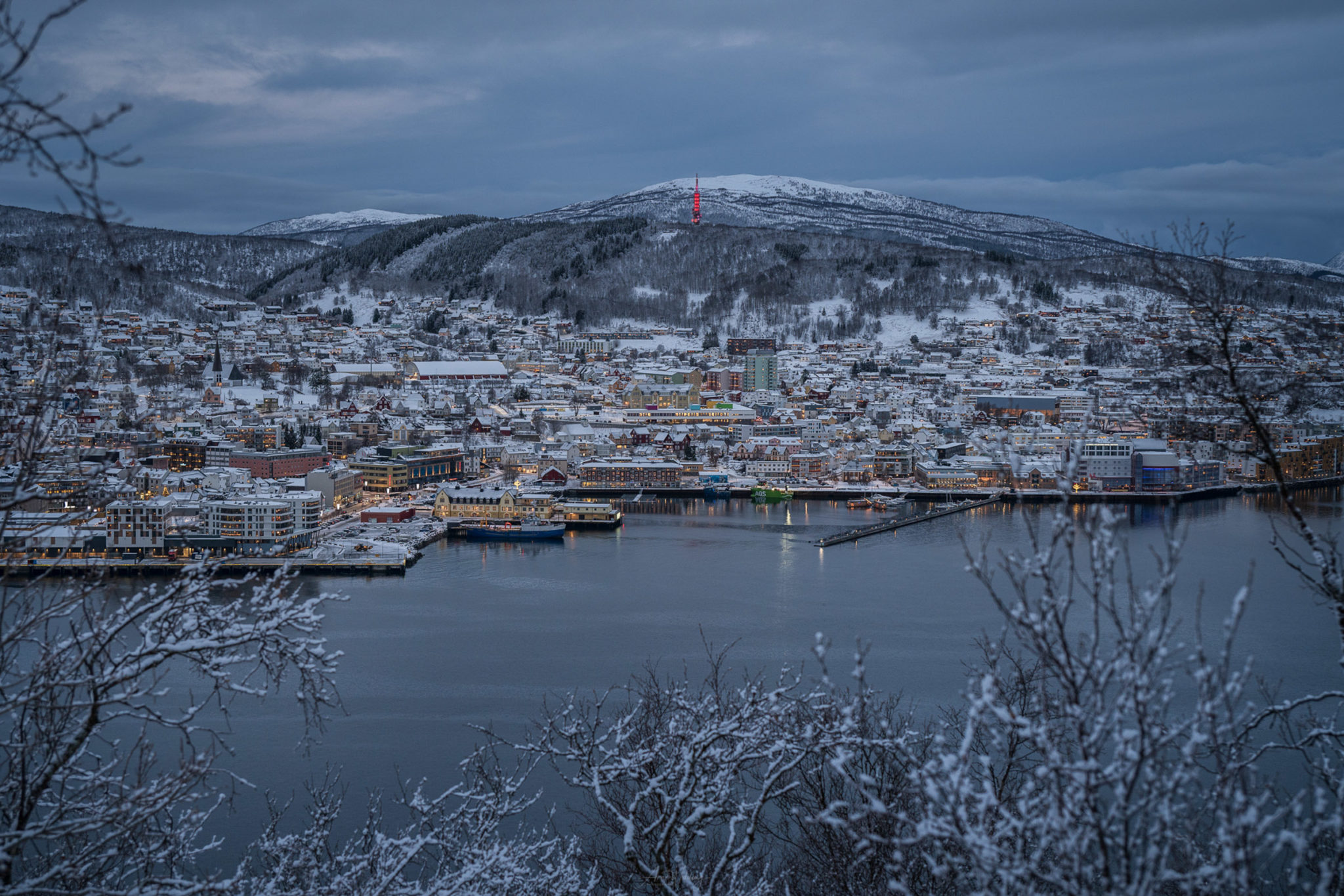 The winter day is soon over in Harstad – as seen from the Gansåstoppen Hill © Arne Widding