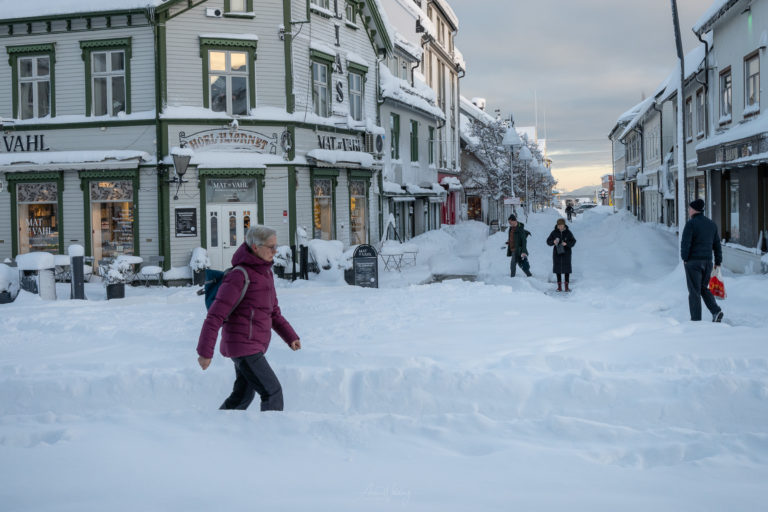 Locals in Harstad are not stopped by a little snow © Arne Widding