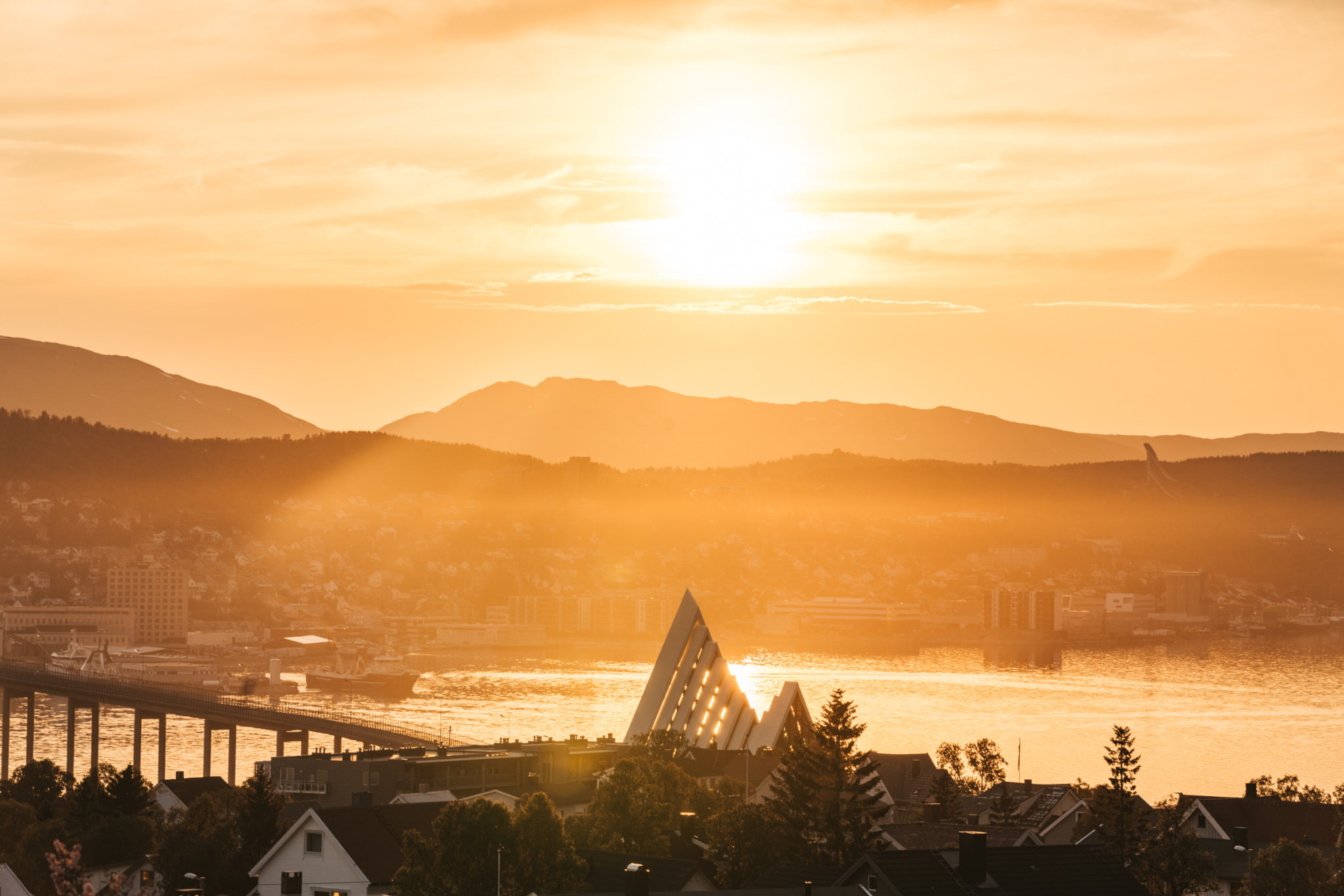 The clock is nearing midnight over the Tromsø Sound © David Jensen / @jensenmedia