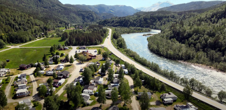 Nordnes Kro og Camping und der Kro (Gasthof) Foto: Øvre Saltdal Droneservice / Roger Berg