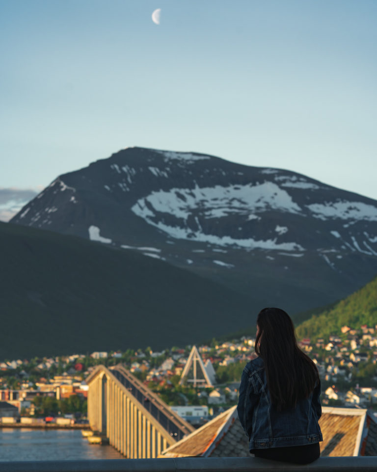 A view over the rooftops in the neighbourhood of Nordbyen in the city centre towards the mainland, bathed in midnight sun © Vegard Stien / Raw Studios