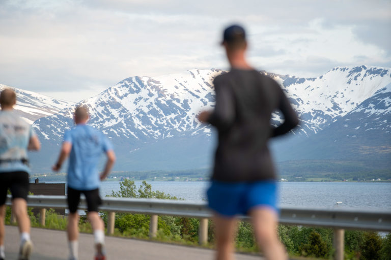 Fjords and mountains – Tromsø is behind us. © Jakob Bjørvig Henriksen / Midnight Sun Marathon
