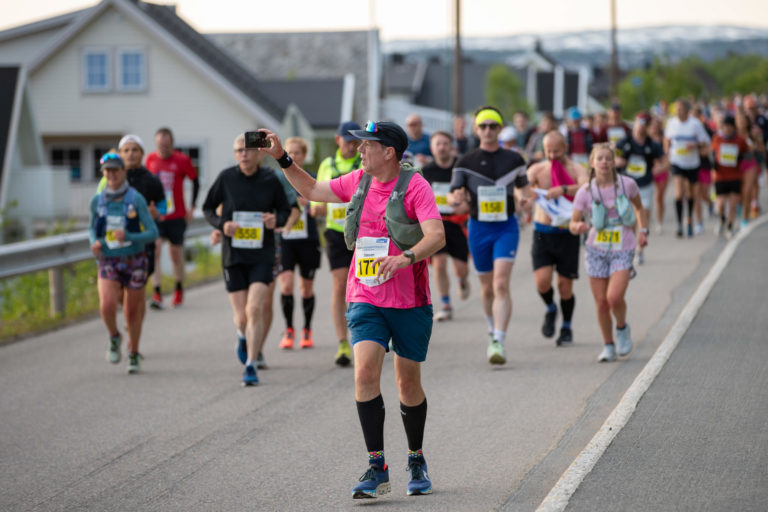 The Midnight Sun Marathon is a once-in-a-lifetime memory worth holding on to. © Jakob Bjørvig Henriksen / Midnight Sun Marathon