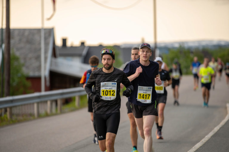 Deep concentration – still dozens of kilometres to go. © Jakob Bjørvig Henriksen / Midnight Sun Marathon