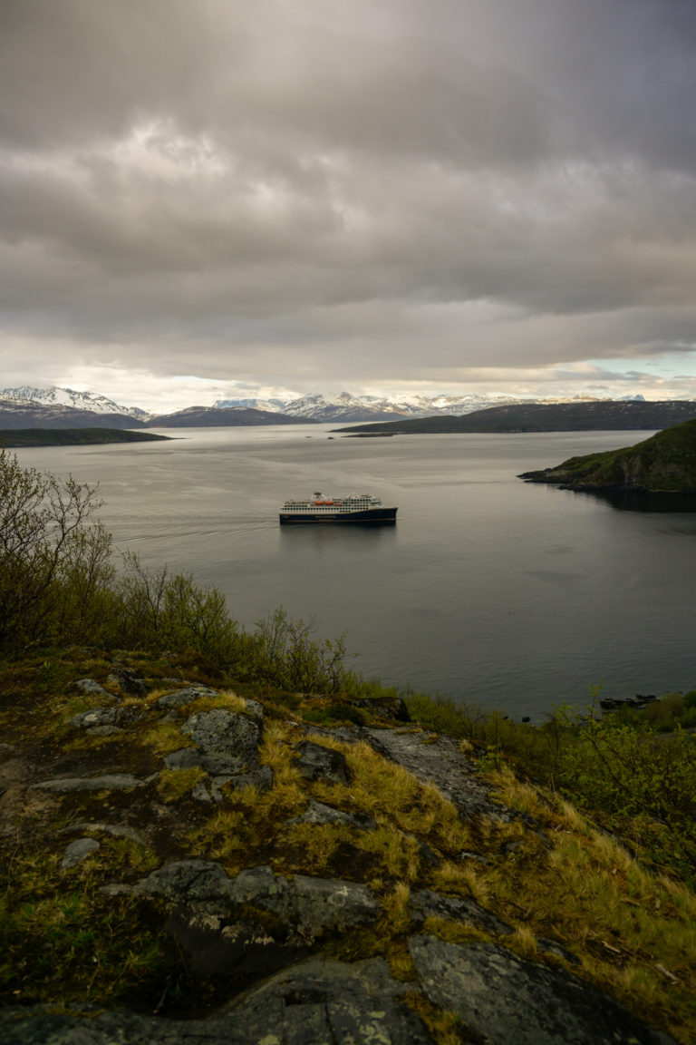 The coastal route heading in to Skjervøy on an evening in early June © Knut Hansvold
