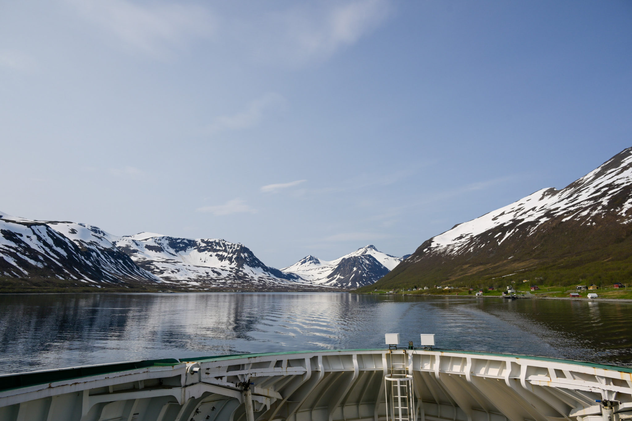 Entering Lauksundet, with snow-covered mountains and spring down by the sea © Knut Hansvold