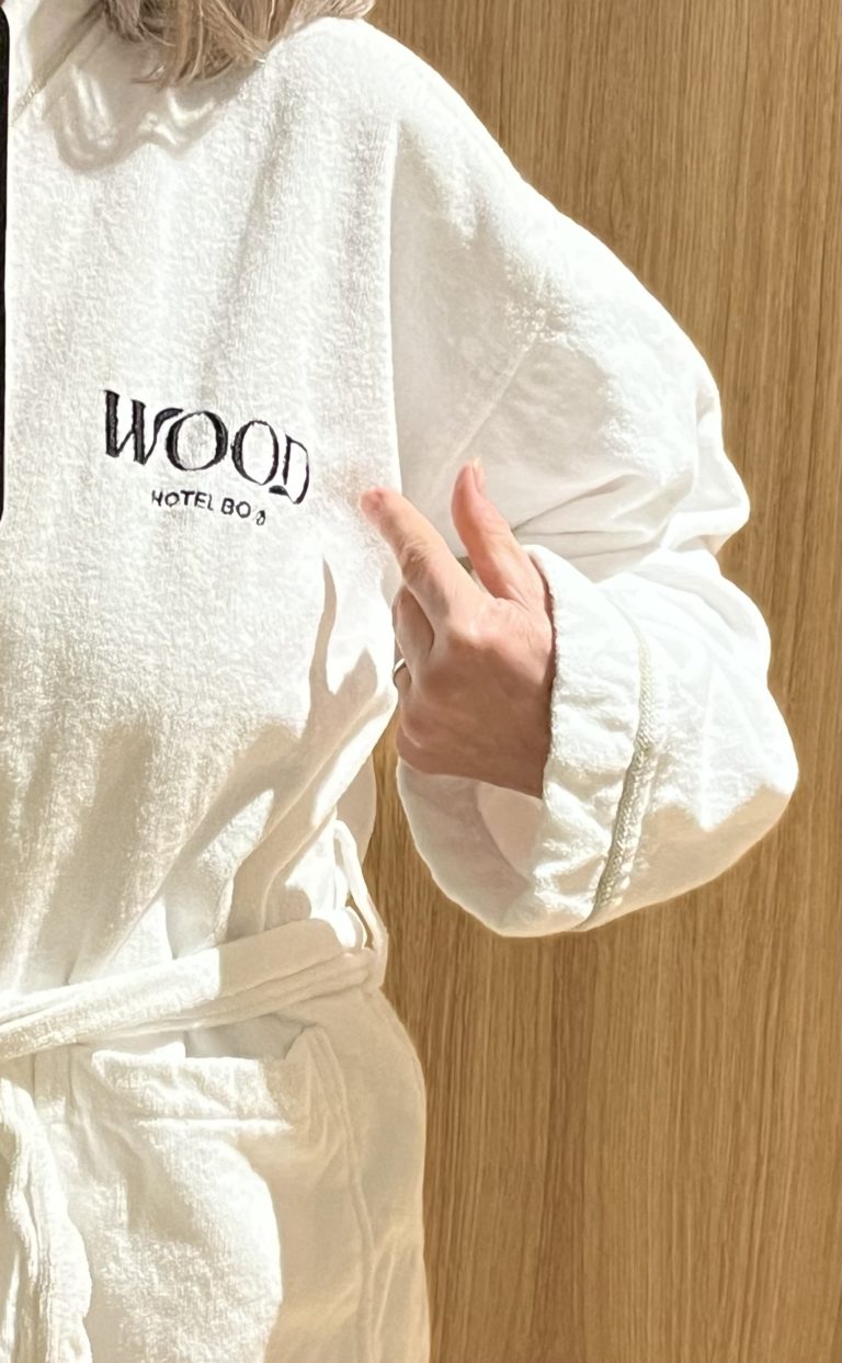 På vei til spa på taket til Wood Hotel Bodø. Foto: Liv Lyng Hauge