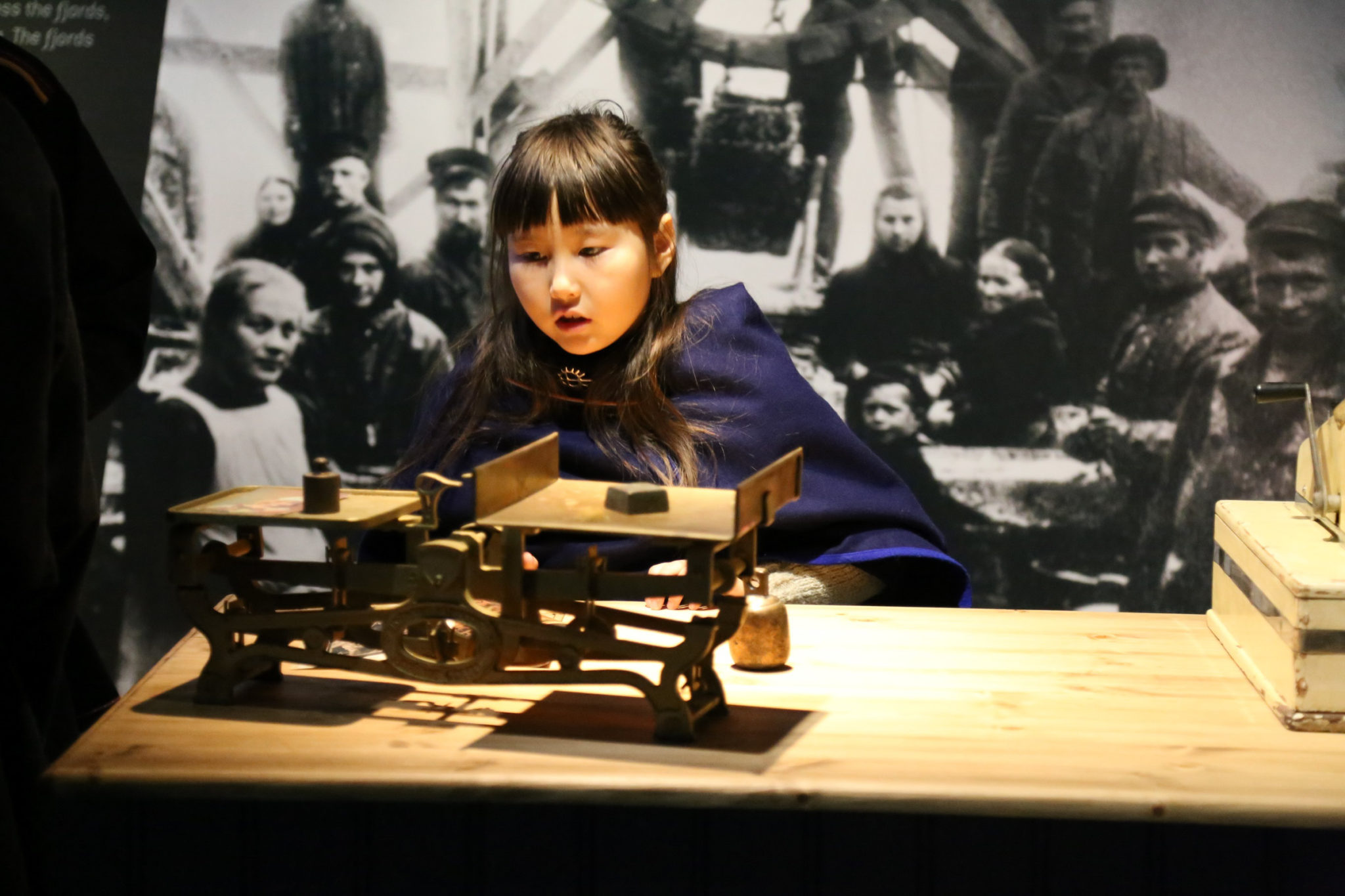Those of us living today may never have seen an old-fashioned weight scale. The exhibition Encounters is therefore also an encounter for us. @ Nord-Troms Museum