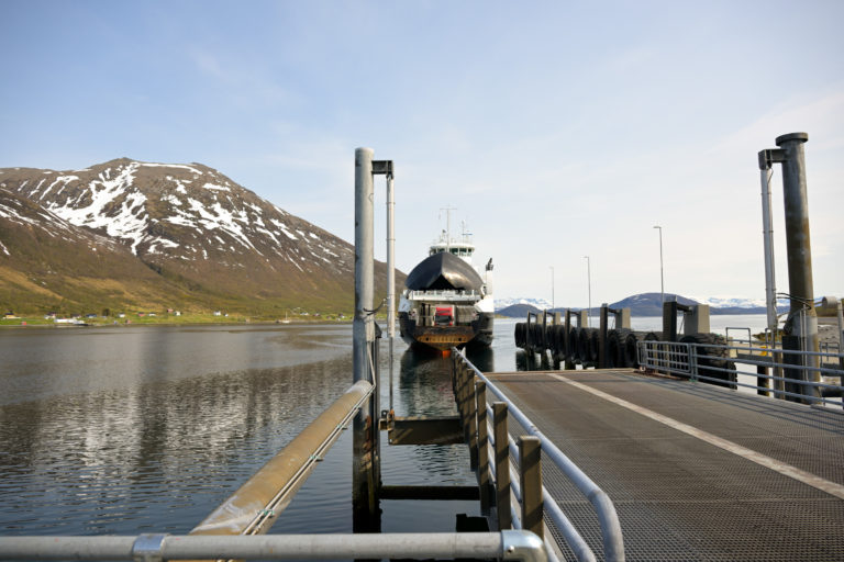 The ferry docks at Lauksundskaret, the ferry quay on Arnøya. Check the ferry schedule carefully when planning a visit to Arnøya © Knut Hansvold
