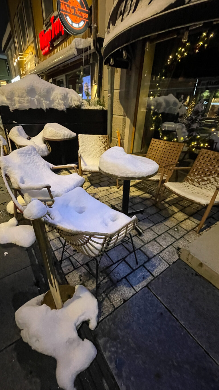 Today’s special: all-you-can-eat snow. © Knut Hansvold