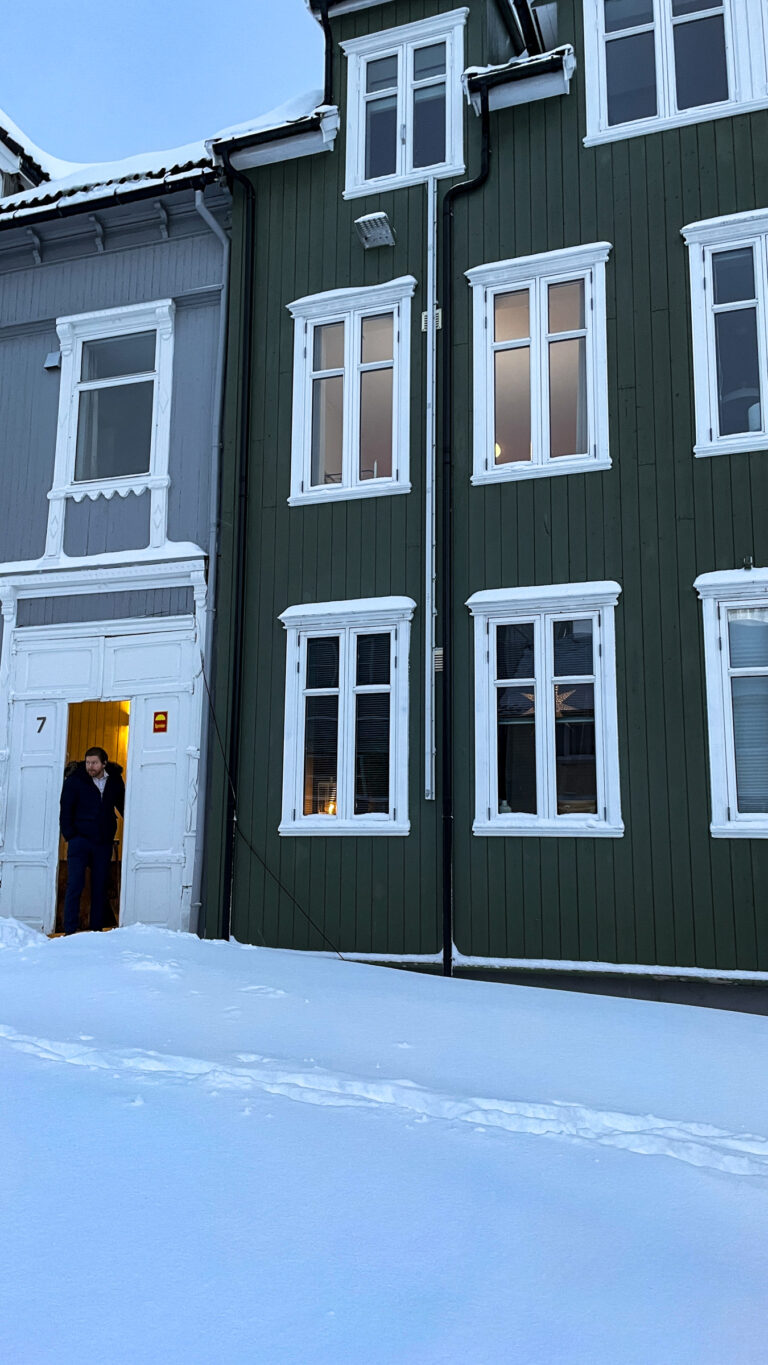 A glance outside – shovel day or not? © Knut Hansvold