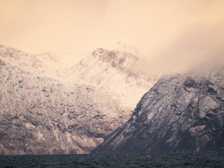 Fog, snow showers and steep mountain slopes — with few signs of human presence © Marie Nystad Helgesen