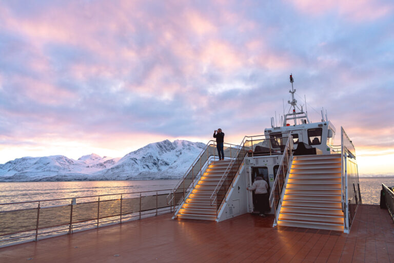 You can move freely all around Brim – ladders and decks, big and small, everywhere © Brim Explorer