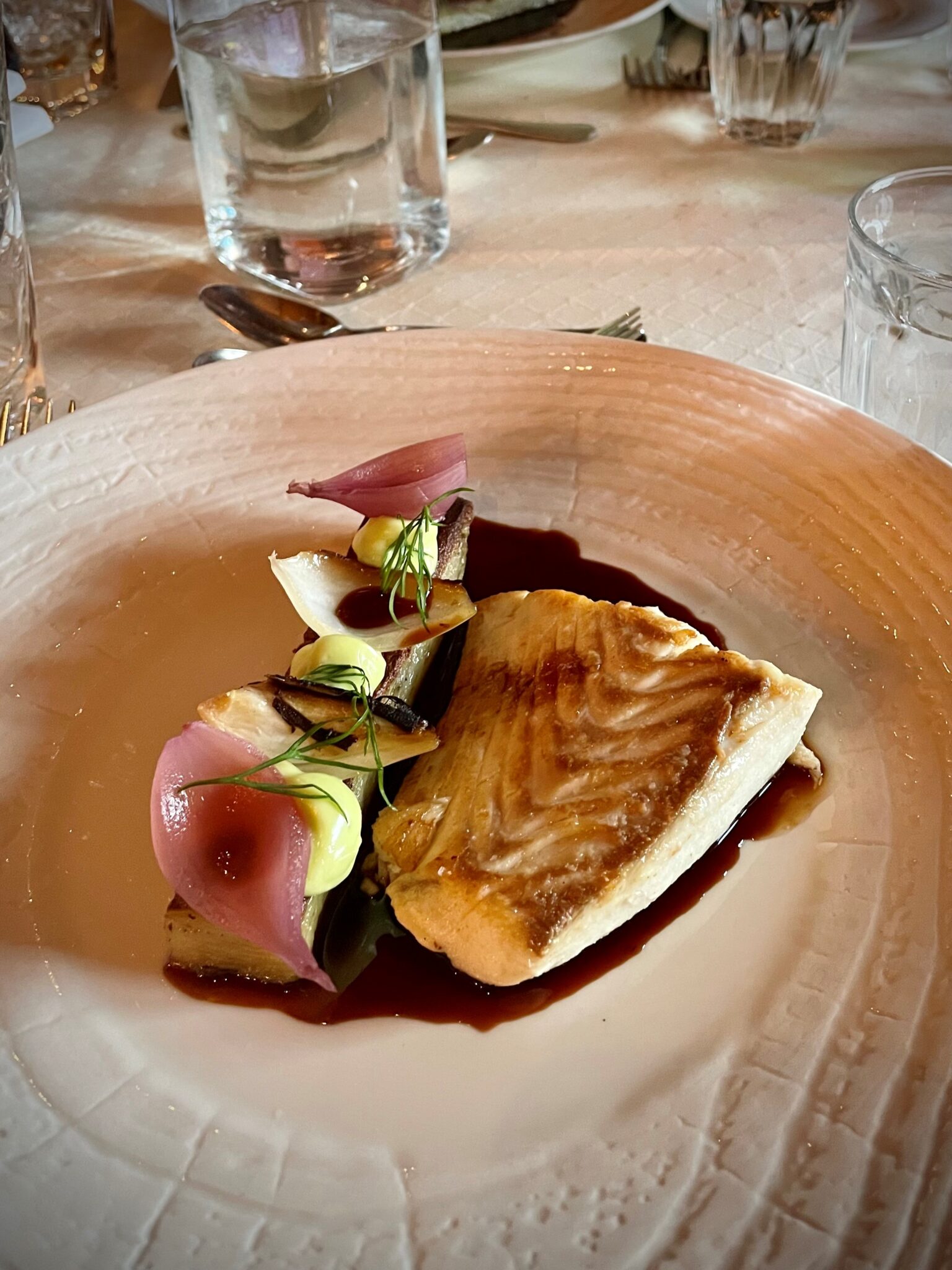 Fisk er signaturrett for Thon Hotel Svolvær. Foto: Roger Johansen / NordNorsk Reiseliv