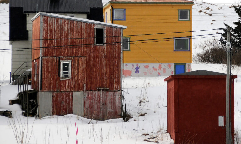 Winter on Andøya Island in shades of ochre and barn red. © Steinar Skaar / Statens vegvesen