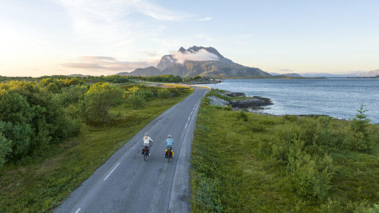Sightseeing on bike is the way to go. © Kristoffer Møllevik / Visit Helgeland