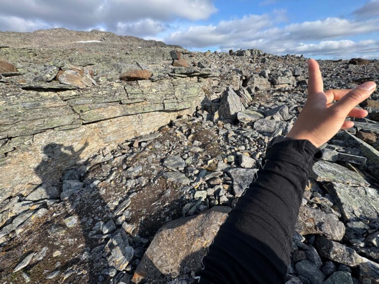 Rockpiles show the way