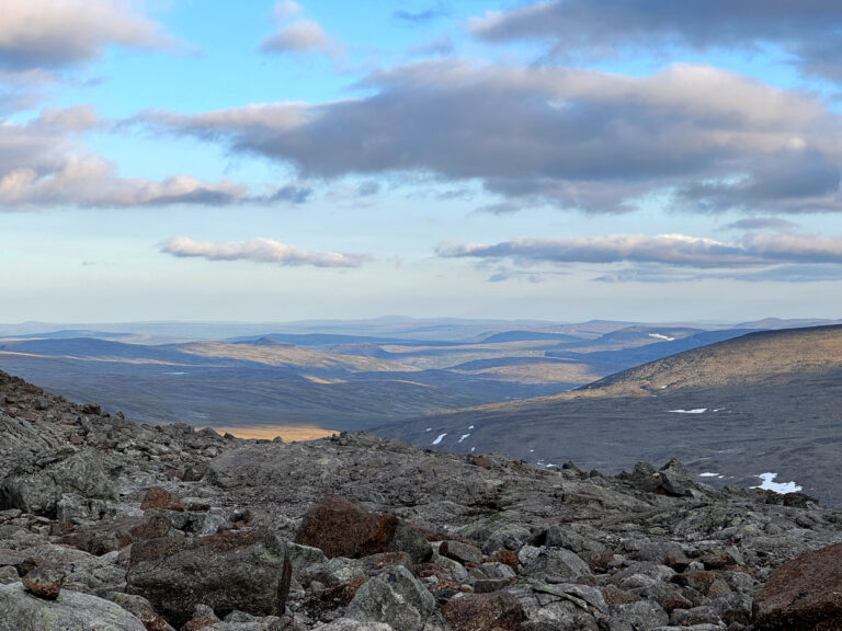 You may not know on which side of the border you are but the view is unmistakable; Finland’s fells are round-topped, Norway’s scenery is more dramatic with the sharp-edged mountains.